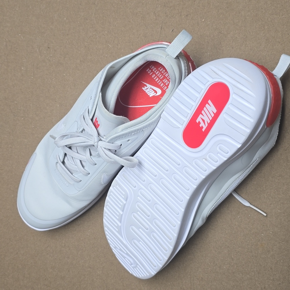Nike Size 11 - Picture 5 of 8